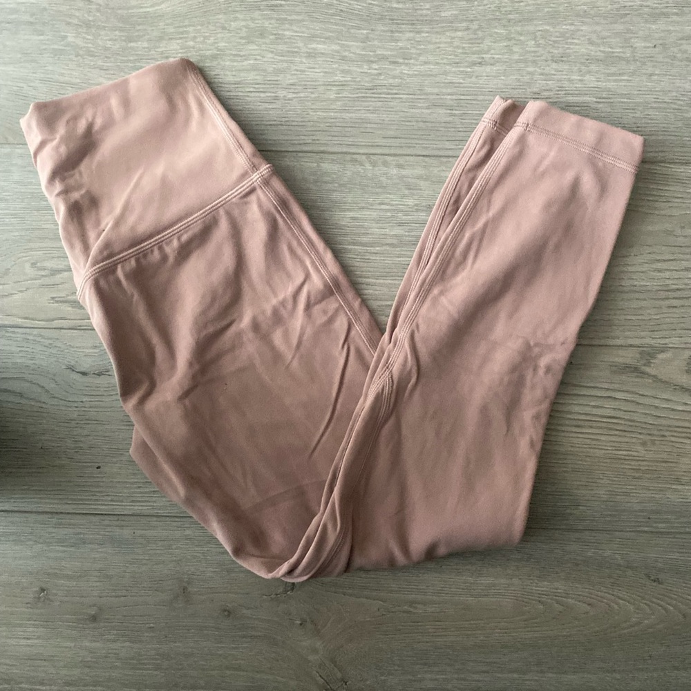 ⭐️Lululemon Align HR Crop 23” Twilight Rose⭐️